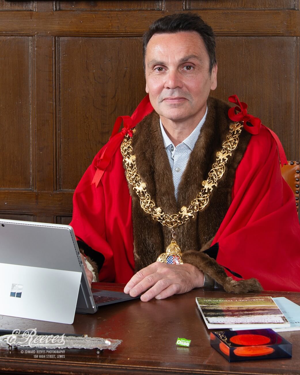 Official Portrait of Cllr Matt Bird, Mayor of Lewes for the year 2023-2024